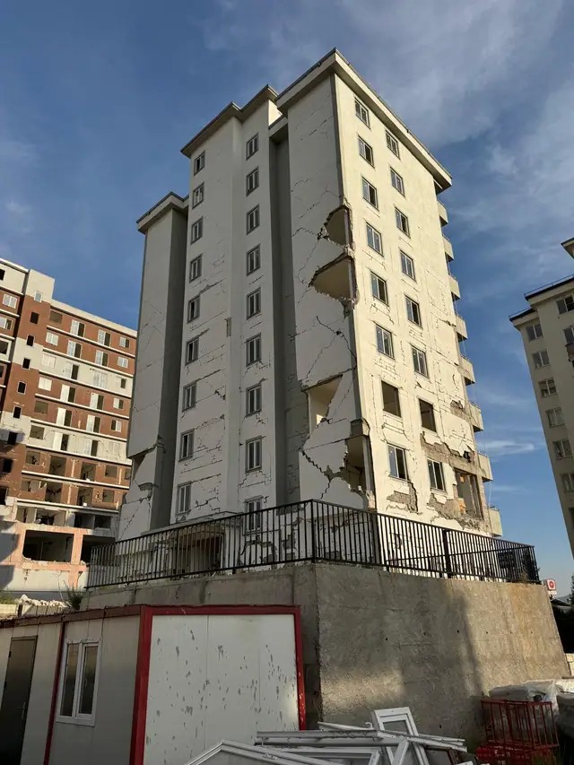 Foto de obra de Meva1 Mühendislik 93 — refuerzo estructural y renovación urbana