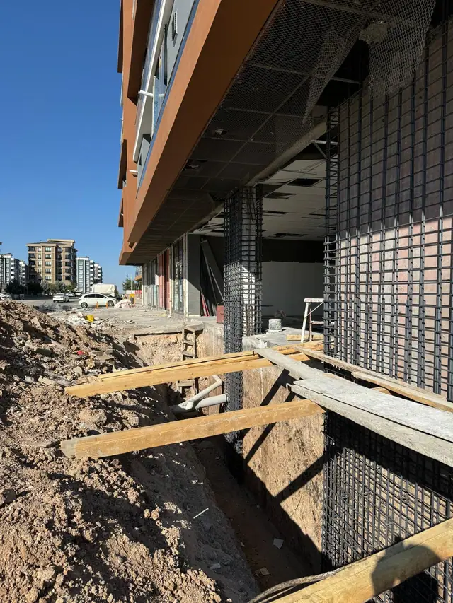 Foto de obra de Meva1 Mühendislik 121 — refuerzo estructural y renovación urbana
